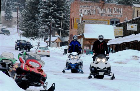 A Meio Caminho De Oregon Snowmobile Poker Run