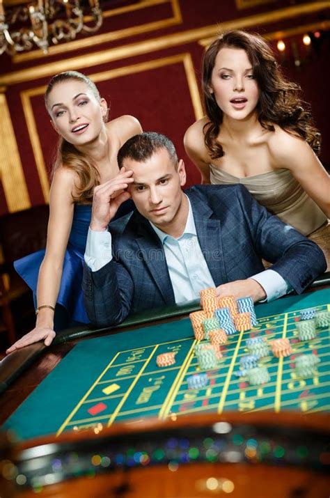 Casino Con Dos Mujeres