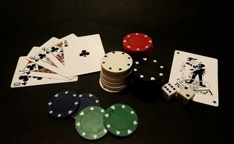 Fichas De Poker Com Dados Sobre Eles