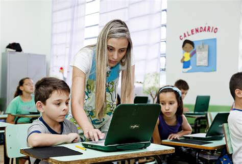 Maquina De Fenda De Tecnologia De Escolas