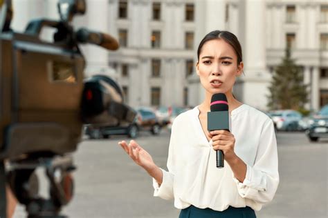 Mulher Reporter De Merda Calcas